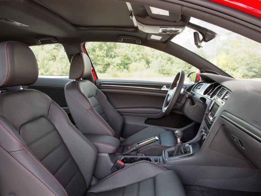  Volkswagen Golf GTi 3-Door 2015 года  (US) (фото 5 из 5)